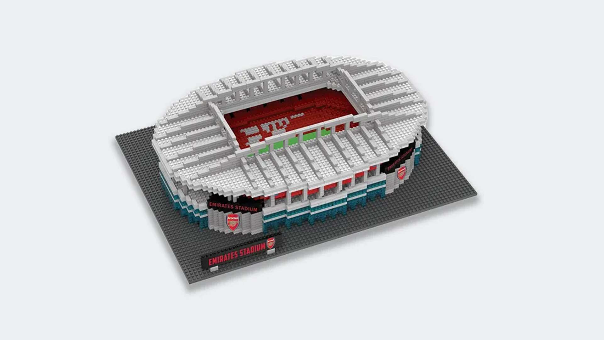 更显示出他 更显示出他